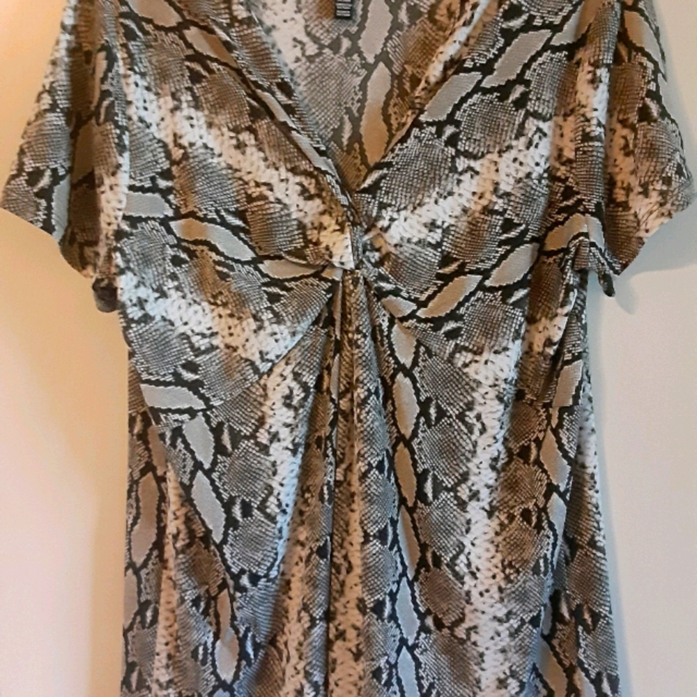 Ellen Tracy Snakeskin Print Casual Dress Top